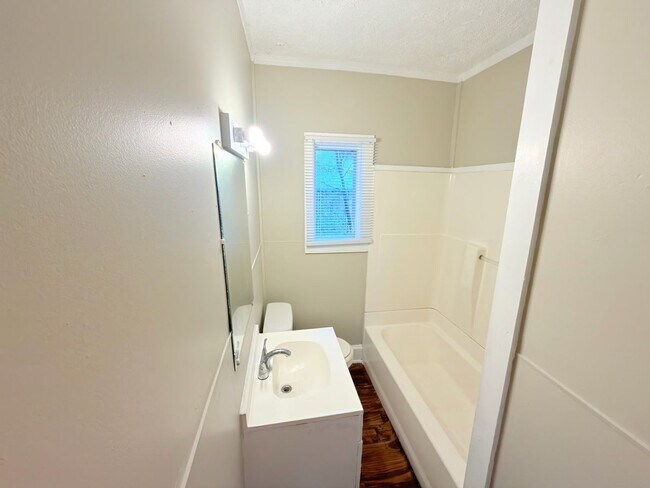 Building Photo - Charming 3-Bedroom Home in Memphis, TN — Move-In Special!