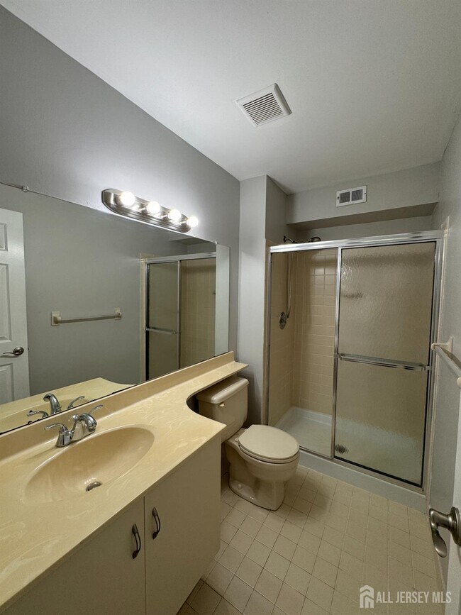 Building Photo - 1503 Commons at Kingswood Dr