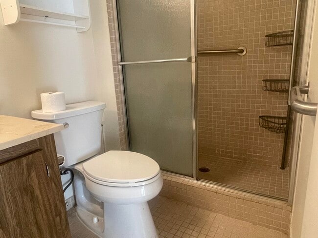 Building Photo - 83 Capri B