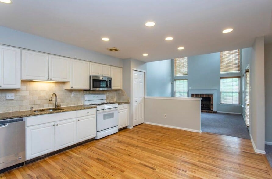 Building Photo - 105 Farrington Ct