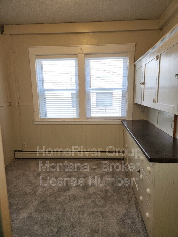 Building Photo - 542 S 3rd St W