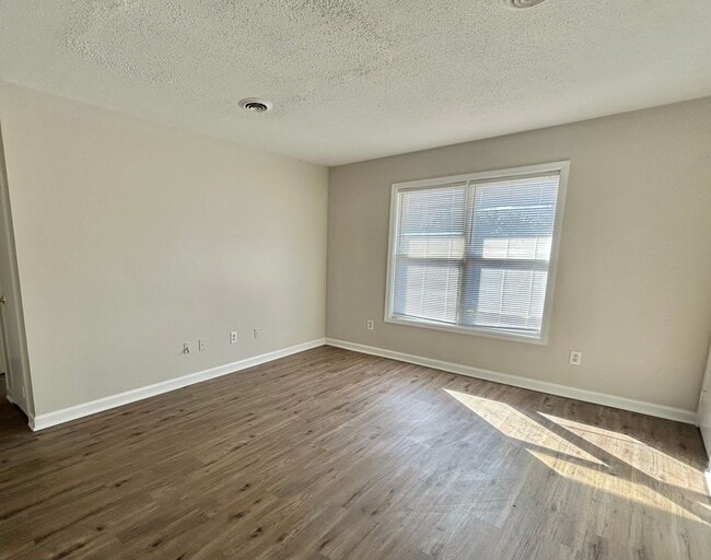 Building Photo - Charming, 2 bedroom apartment for rent!