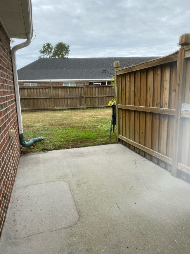 Building Photo - 1040 Bridgeport Way