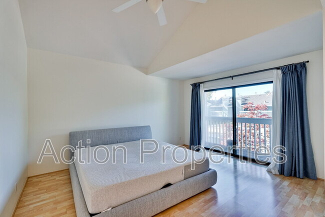 Building Photo - 209 Ortega Ave