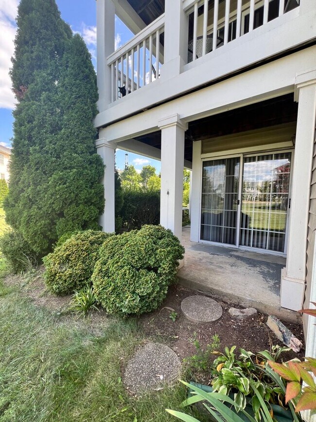 Building Photo - This 2-bedroom, 2-bathroom gem offers the ...