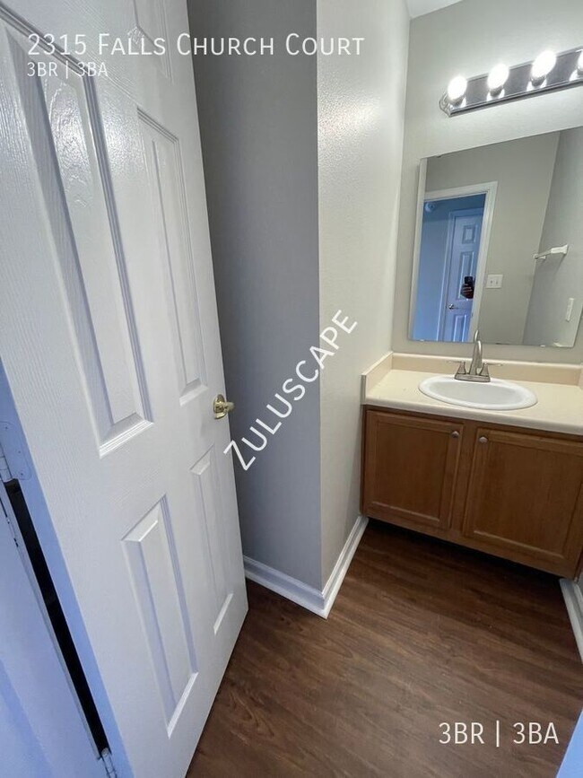 Building Photo - 2315 Falls Church Ct