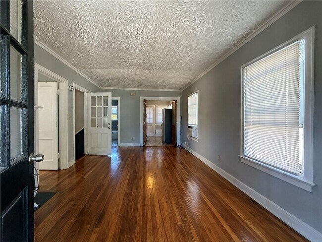 Building Photo - 117 Vine St SW