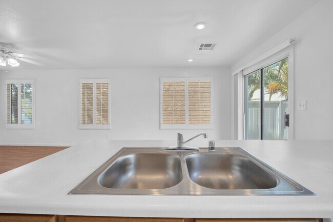 Building Photo - 2446 El Valle St