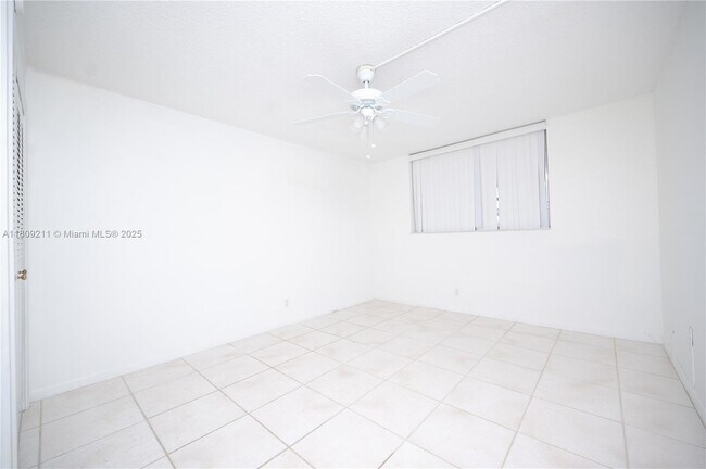Building Photo - 404 NW 68th Ave