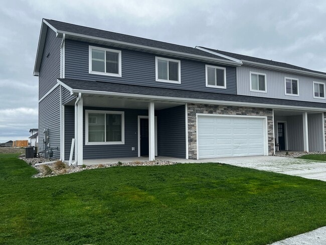 Building Photo - 2 MONTHS RENT FREE! Boone 3 Bedroom Townhome Available February 23rd!