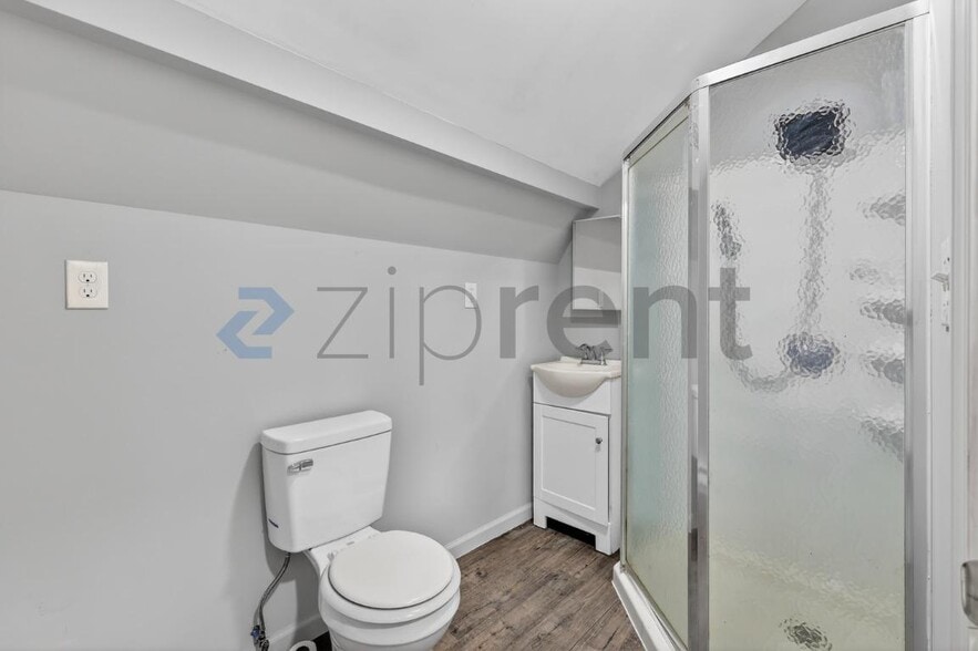 Building Photo - 158 Cliff St