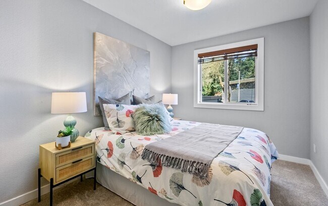 Building Photo - Completely Refreshed Two-Bedroom Condo