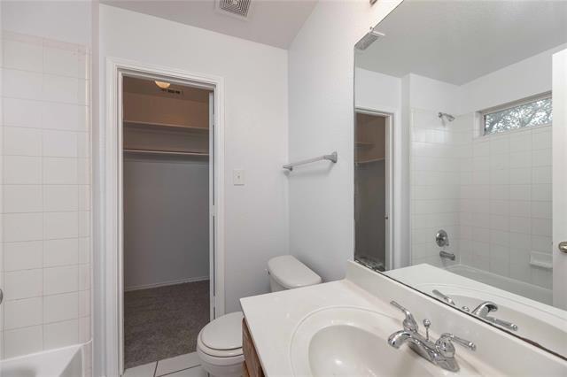 Building Photo - 9201 Hunter Chase Dr