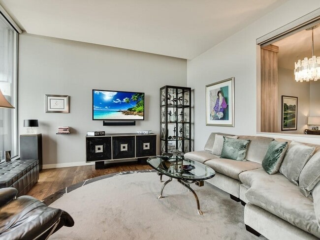 Building Photo - 210 Lavaca St