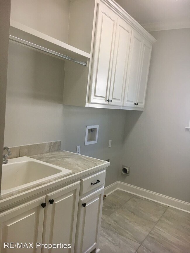 Building Photo - 3 br, 2 bath House - 12084 Rotterdam lot# 91