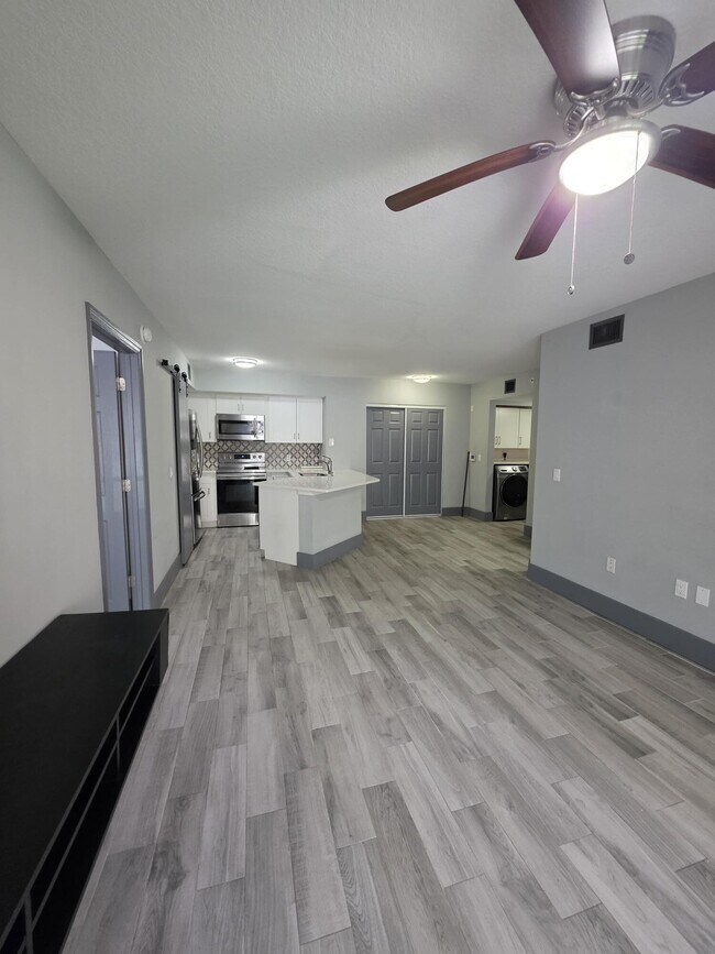 Building Photo - 4211 San Marino Blvd