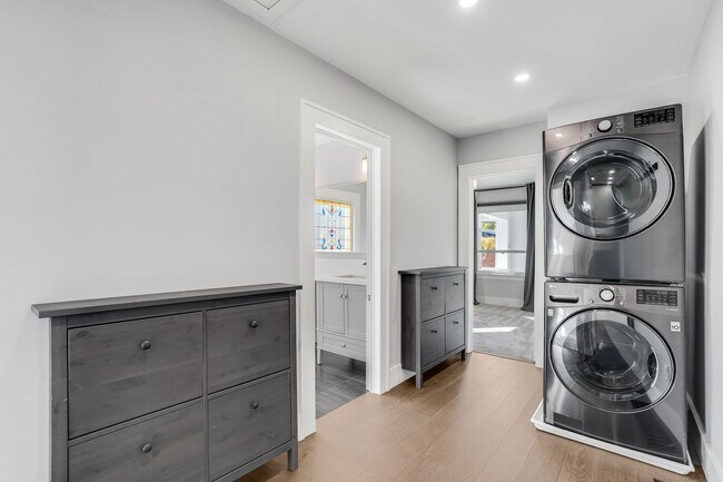 Building Photo - NEWLY REMODELED 3 Bed, 1 Bath Rental Home ...