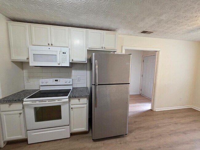 Building Photo - 450 Booth Cir SW