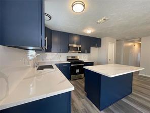 Building Photo - 15631 Pilgrim Hall Dr