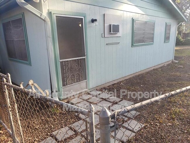 Building Photo - 609 Bissonet Ln