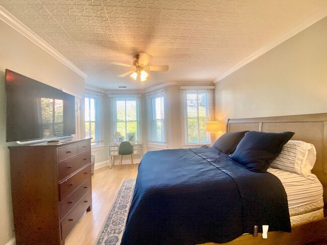 Building Photo - SPACIOUS 3 BED BROWNSTONE with PARKING, YARD and 2 DECKS!