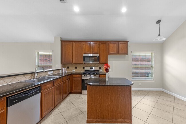 Building Photo - 4014 Pinecrest Hollow