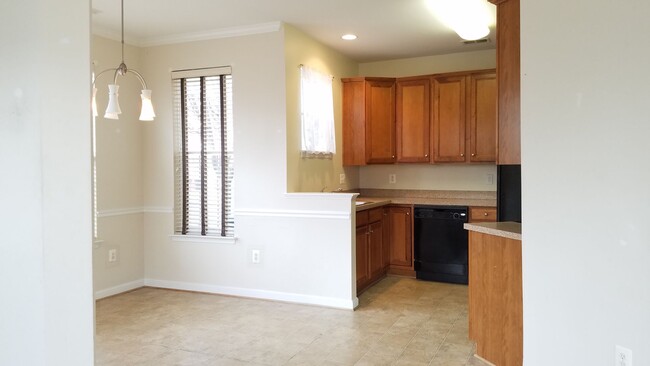 Building Photo - 3 Level *END UNIT* townhouse in Frederick ...
