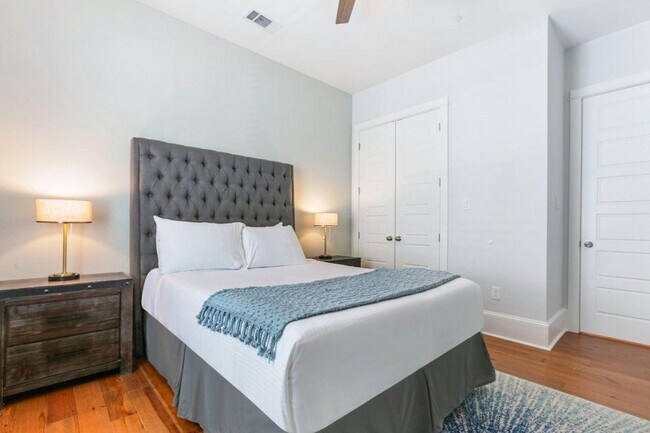 Building Photo - 1216 Carondelet St