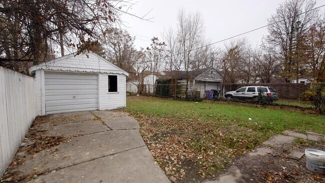 Building Photo - 11056 Wayburn St
