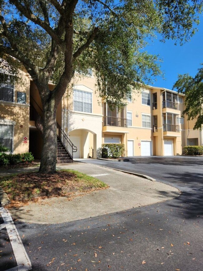 Building Photo - Luxurious condo in Tampa Palms