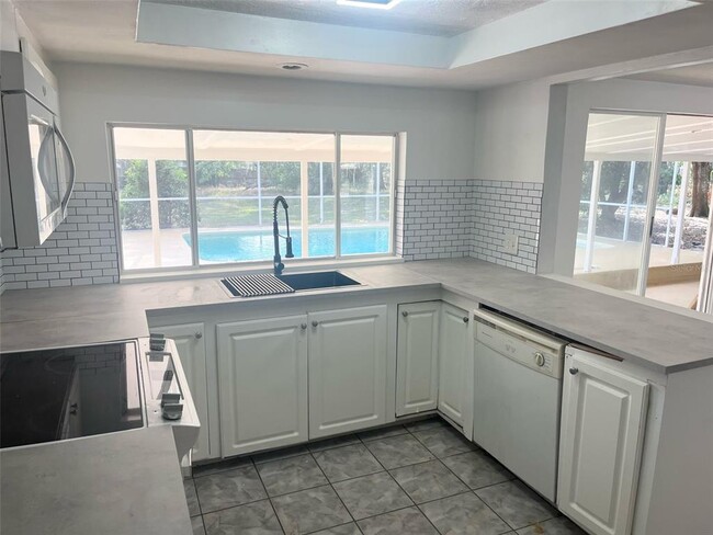 Building Photo - 11631 Seminole Dr
