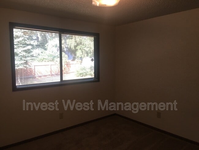 Building Photo - 14306 NE 14th Cir