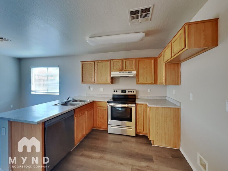 Building Photo - 6521 E Lush Vista View