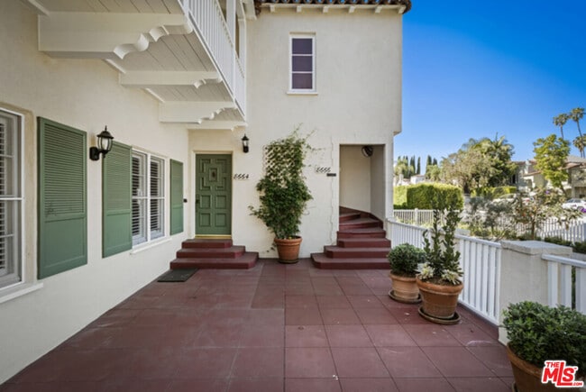 Building Photo - 8664 W Olympic Blvd