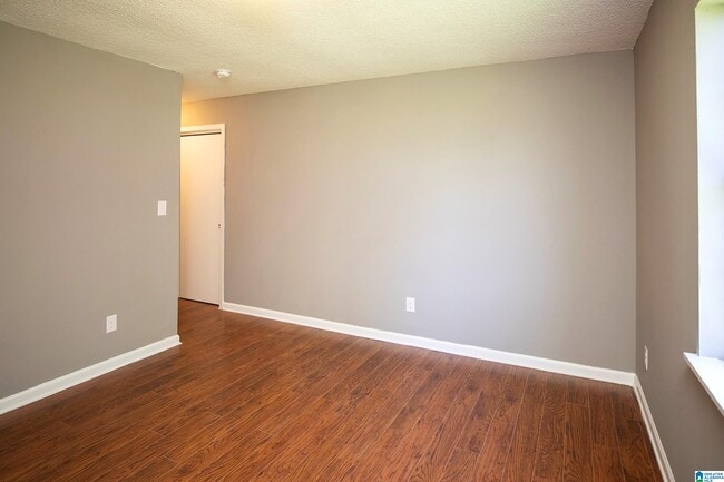 Building Photo - 95 Meadow Ln