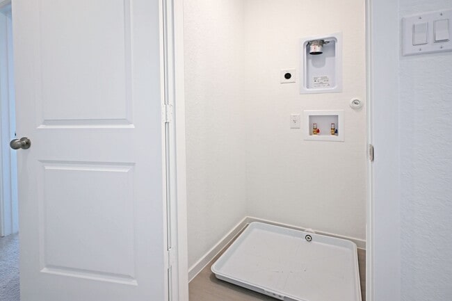 Building Photo - 7530 India Star