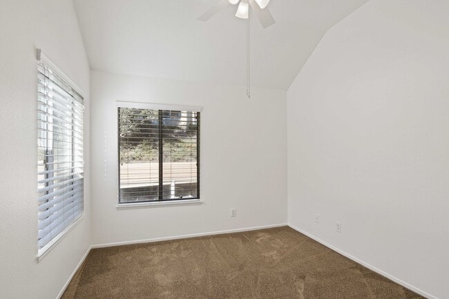 Building Photo - Gorgeous 2 Story Townhome in Valencia!