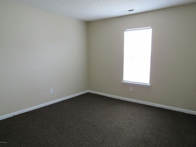 Building Photo - 2 BR 2 BA Duplex