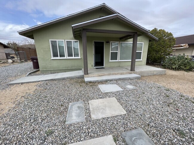 Primary Photo - Joshua Tree home with views, views, views....