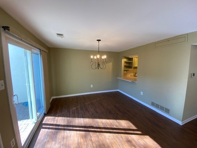 Dining room - 502 Portsmouth Ct