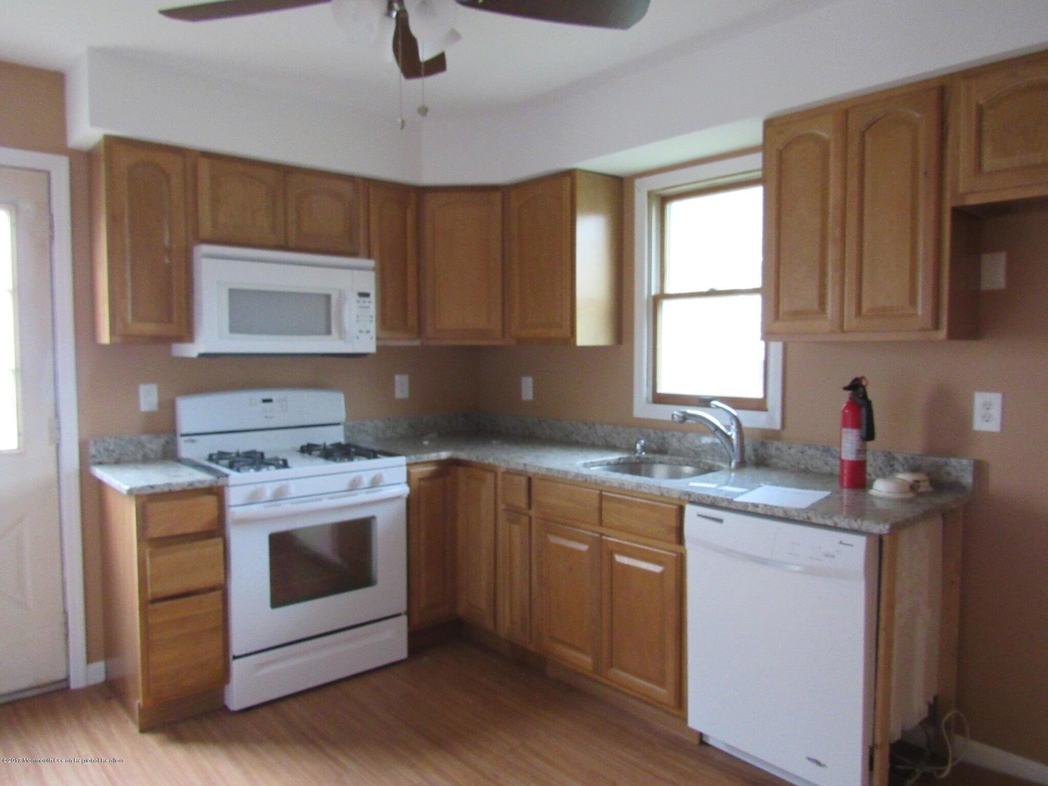 Building Photo - 318 Dupont Ave
