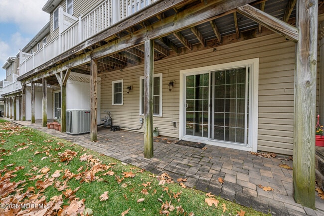 Building Photo - 25 White Oak Ln