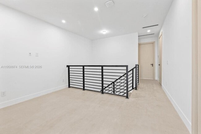 Building Photo - 1321 NE 13th Ave