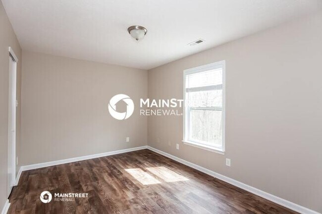 Building Photo - 4 Bedroom Pet-Friendly Home in Charlotte, NC with Main Street Renewal