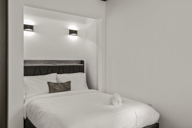 Building Photo - 10773 Ashton Ave