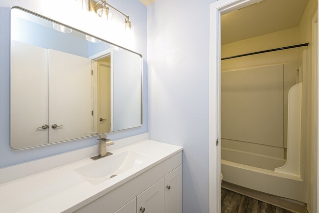 Building Photo - 720 City Park Ave