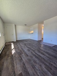 Building Photo - North Spokane 2bd 1.5 bath