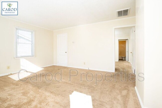 Building Photo - 847 Broad Ave