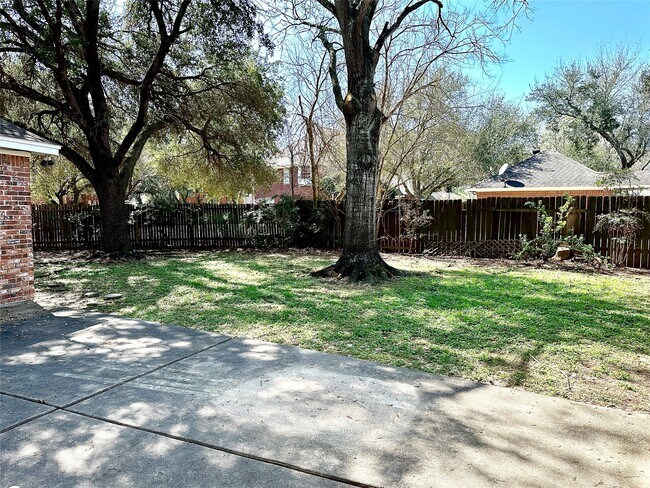 Building Photo - 3302 Richland Dr