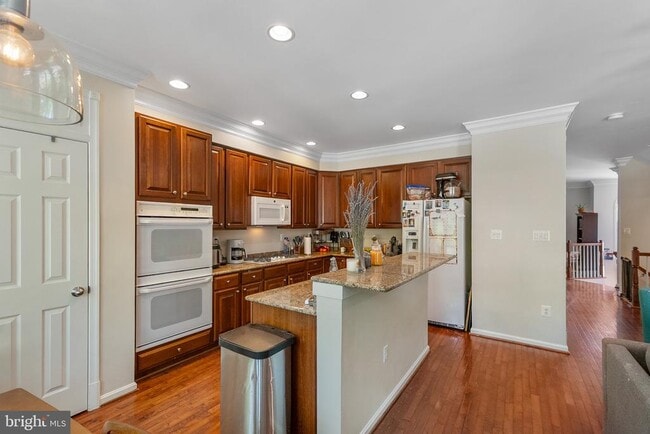 Building Photo - 102 Lounsbury Pl
